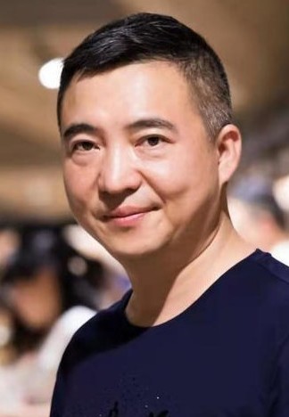 曾颖（中国作家、编剧、媒体人）