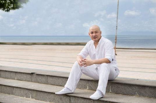 光辉（中国男歌手）