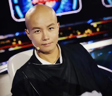 对于“强吻谢娜”这件事，乐嘉是如何回应的？