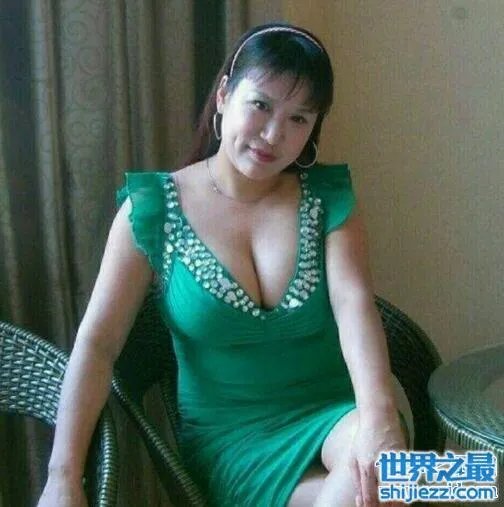 马蓉妈妈徐红微博开撕,61岁穿着暴露为老不尊