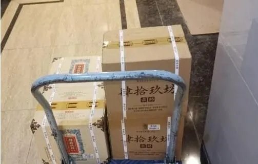 居民在家存放1000多箱高度白酒是怎么回事?