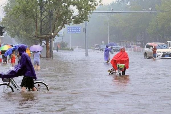 辽宁多地现强降雨2万余人转移避险 暴雨天气飞机能正常起飞吗