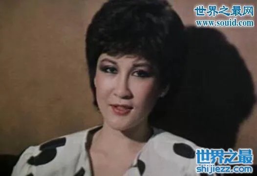 丁佩和向华强的女儿向咏恒,身份尊贵现为珠宝界CEO