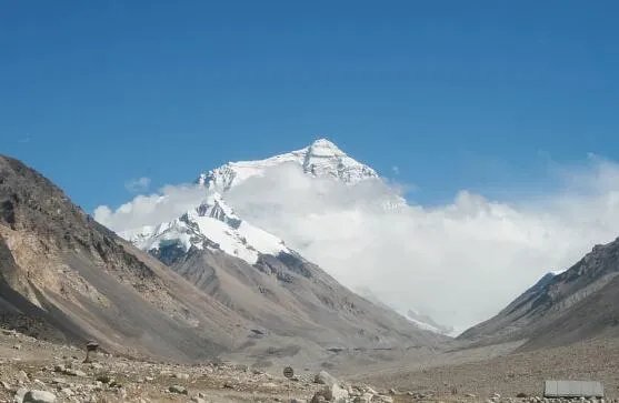 珠峰高度是多少米 珠穆朗玛峰海拔约多少米
