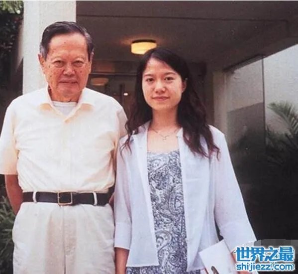 杨振宁弃外国国籍回国，竟是为了中国养老福利 