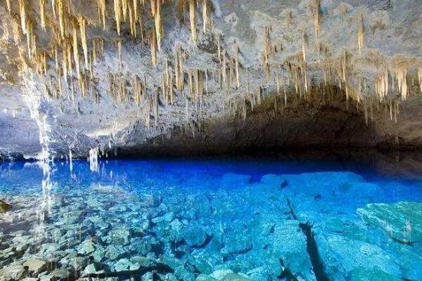 世界十大地理奇观 伯利兹蓝洞上榜，第八是“地狱之门”