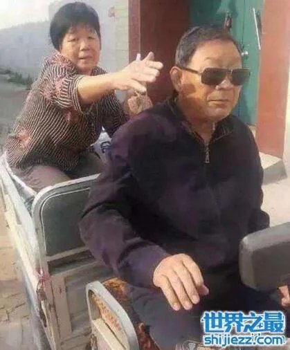 马蓉妈妈徐红微博开撕,61岁穿着暴露为老不尊