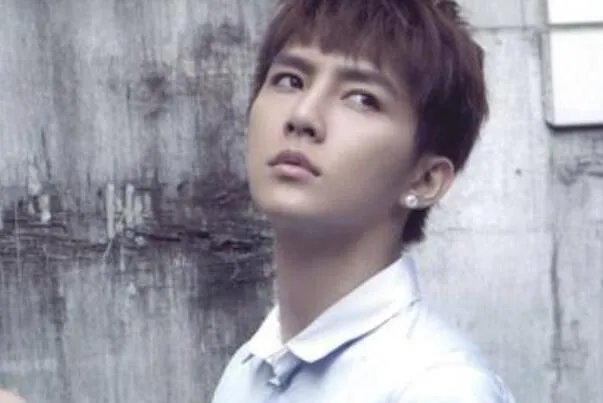 炎亚纶十大热门歌曲排行榜:《被忘录》上榜,第一生深情款款