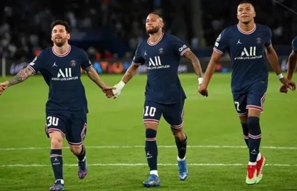 大巴黎2-0击败曼城,梅西进球,如何评价梅西的表现?