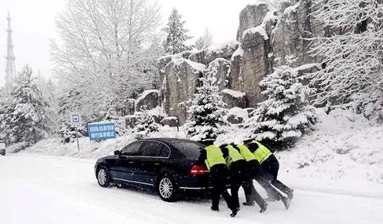 漠河降雪量已达入秋最大级别是什么情况 居民：积雪深度超过10厘米