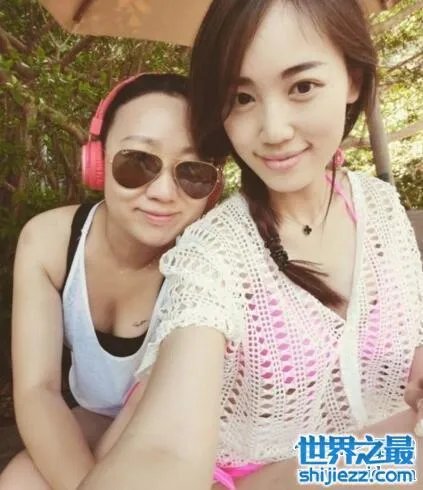 马蓉妈妈徐红微博开撕,61岁穿着暴露为老不尊