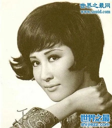 丁佩和向华强的女儿向咏恒,身份尊贵现为珠宝界CEO