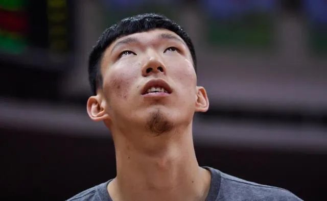 周琦入选NBA名人堂跟中国男足获得世界杯冠军，哪个几率更大？