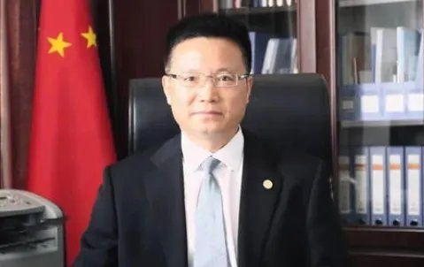 成都大学校长王清远到底是个什么样的人？他有何背景？