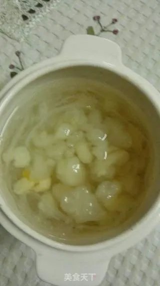 燕窝炖雪蛤