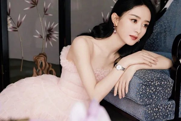 2021女明星人气排行榜:迪丽热巴位居榜首,张小斐上榜