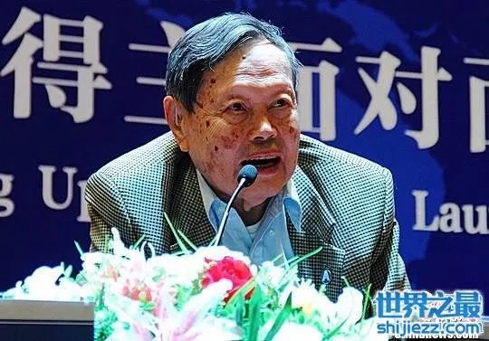 杨振宁弃外国国籍回国，竟是为了中国养老福利 