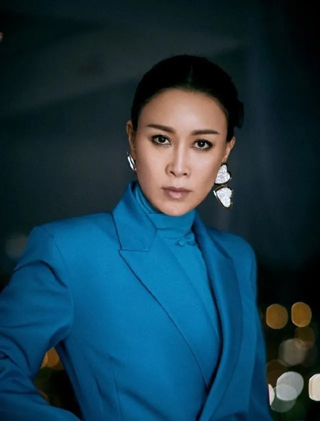 那英问张馨予李菲儿“你俩谁啊”,她是性格直爽还是傲慢?