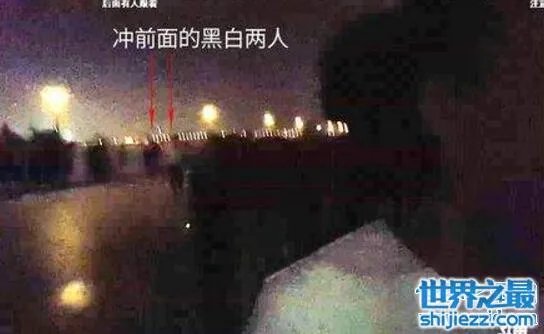 斗鱼狗哥被打事件,深夜户外直播遭遇黑社会暴打