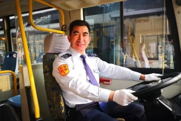 老人去世前点外卖感谢公交司机，这位公交司机做了什么暖心事？