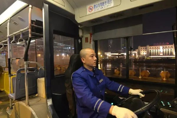 老人去世前点外卖感谢公交司机,这位公交司机做了什么暖心事?