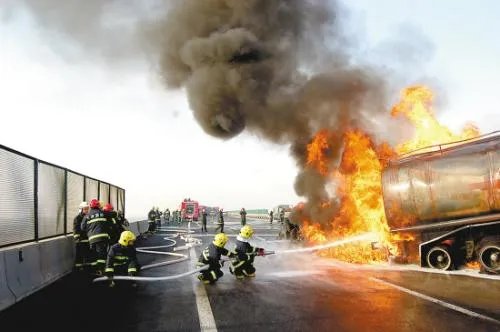 天津油罐车起火事故原因查清了吗?