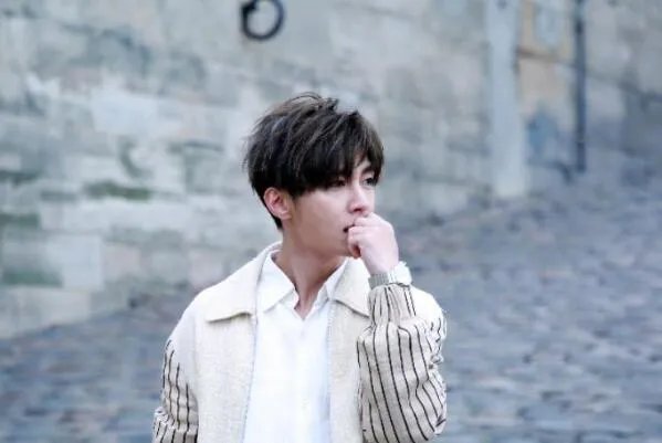 炎亚纶十大热门歌曲排行榜:《被忘录》上榜,第一生深情款款