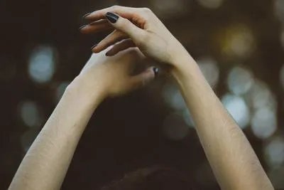 如何快速美白手部区域