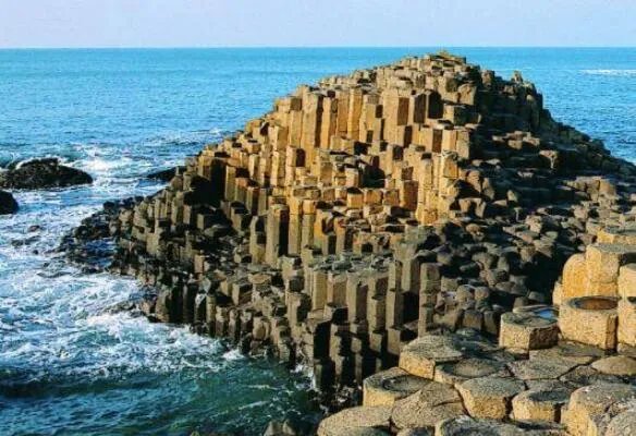 世界十大地理奇观 伯利兹蓝洞上榜，第八是“地狱之门”