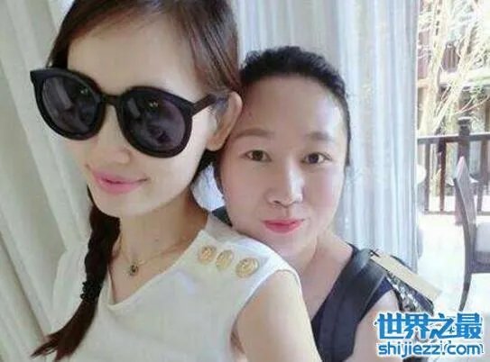 马蓉妈妈徐红微博开撕,61岁穿着暴露为老不尊