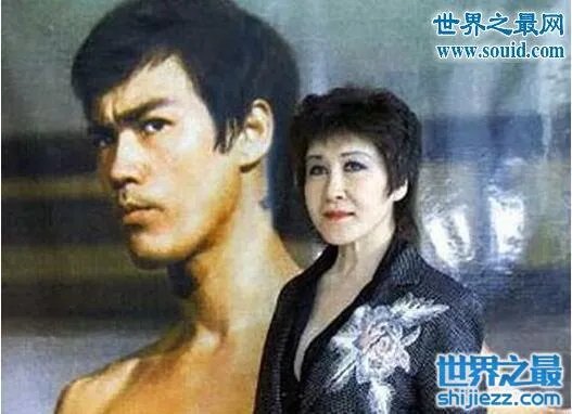 丁佩和向华强的女儿向咏恒,身份尊贵现为珠宝界CEO