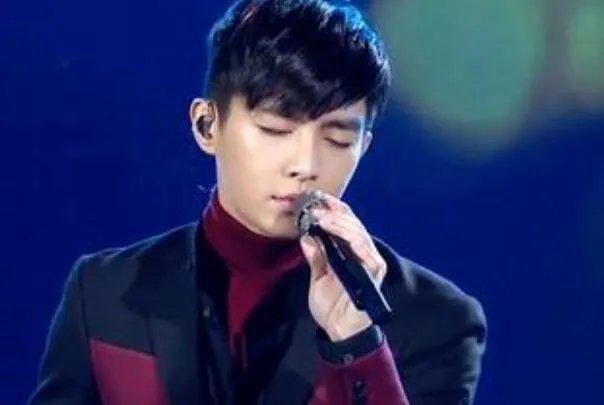 炎亚纶十大热门歌曲排行榜:《被忘录》上榜,第一生深情款款
