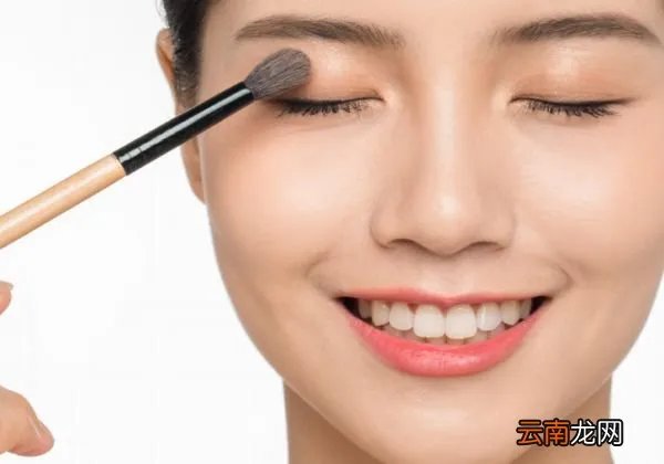 娃娃妆怎么画 娃娃妆的画法