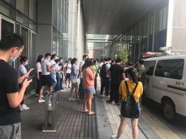 央视曝长租公寓高收低租卷款跑路，房东可以强行驱赶租客吗？