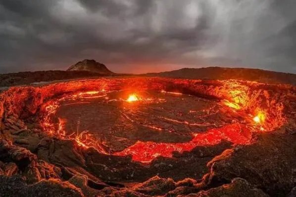 世界十大地理奇观 伯利兹蓝洞上榜，第八是“地狱之门”