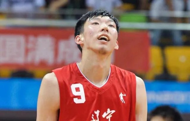 周琦入选NBA名人堂跟中国男足获得世界杯冠军，哪个几率更大？