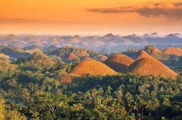 世界十大地理奇观 伯利兹蓝洞上榜，第八是“地狱之门”
