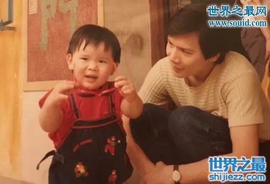 丁佩和向华强的女儿向咏恒,身份尊贵现为珠宝界CEO