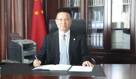 成都大学校长王清远到底是个什么样的人？他有何背景？