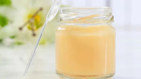 如何自制牛奶蜂蜜面膜?自制牛奶蜂蜜面膜需要注意什么?