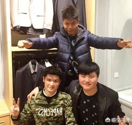 无状态点赞王思聪嘲讽UZI微博,随后发文道歉表示手滑,你怎么看?