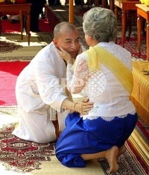 晚年和长子相依为命的莫尼克王后，她的次子是怎么死的？