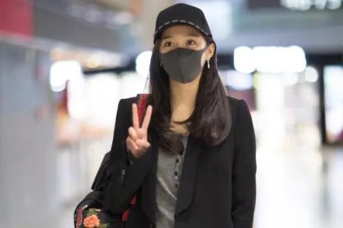 比剪刀手会泄露指纹,真的这么严重吗?