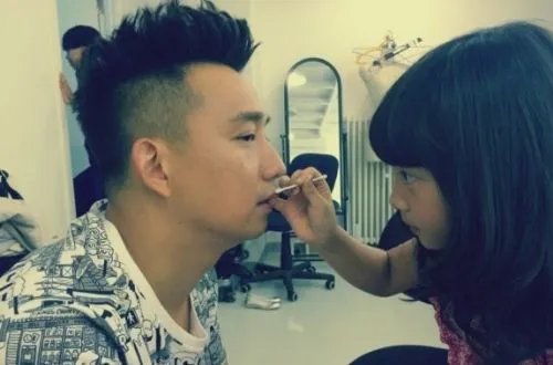 黄磊出轨是真的吗？ 出轨女编导真相曝光