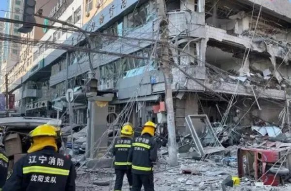 沈阳爆炸事故亲历者从公交车窗爬出,他在这场事故中究竟经历了什么?