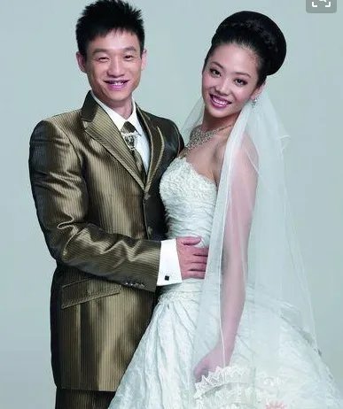 杨威爱妻与爱子合影 全家欢乐令网友艳羡