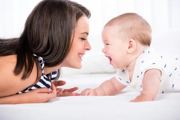 不生小孩成了错？为啥越来越多女性不想生孩子了？
