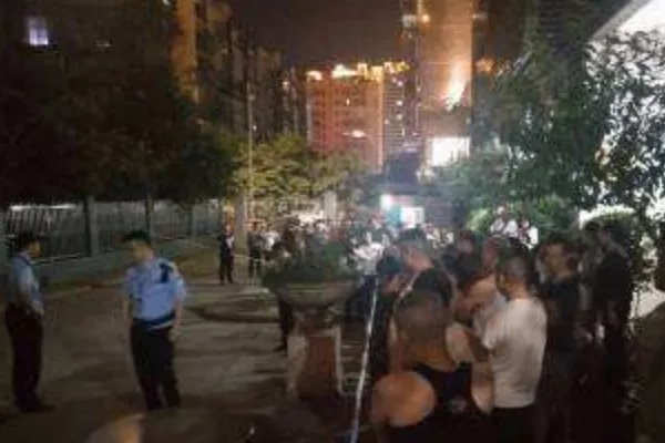 四川达州一大二女生坠楼身亡,是否为刑事案件?