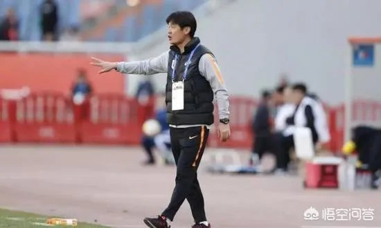 国足再负泰国,马德兴评论“啥都没有了,要啥没啥,这是中国足球走向更低的开始”,你怎么看?