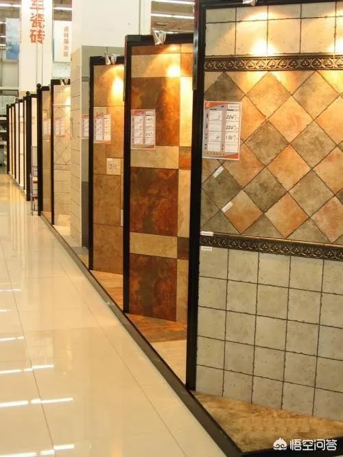 瓷砖展板如何贴在墙上?
